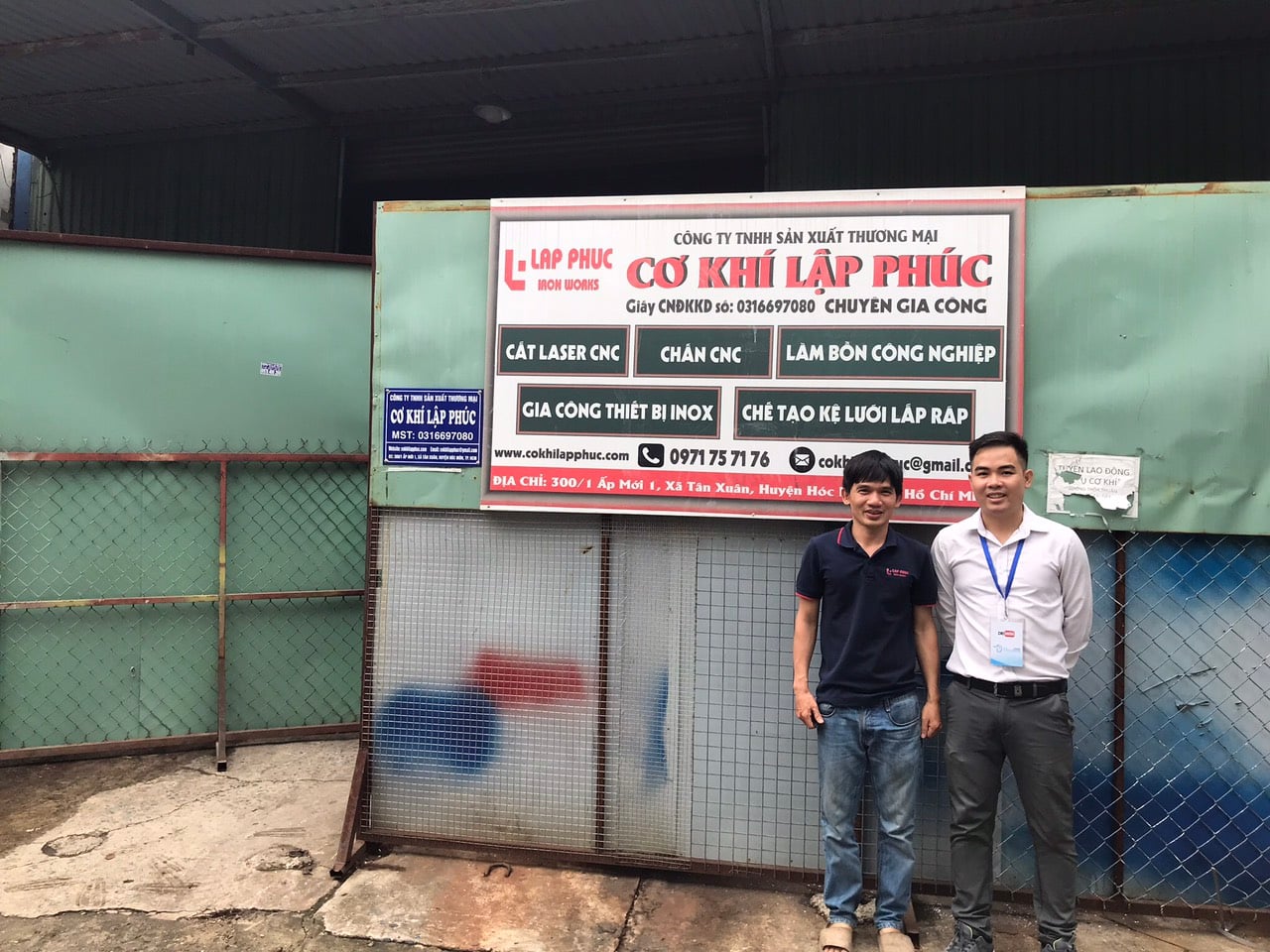 Photo with contacted person